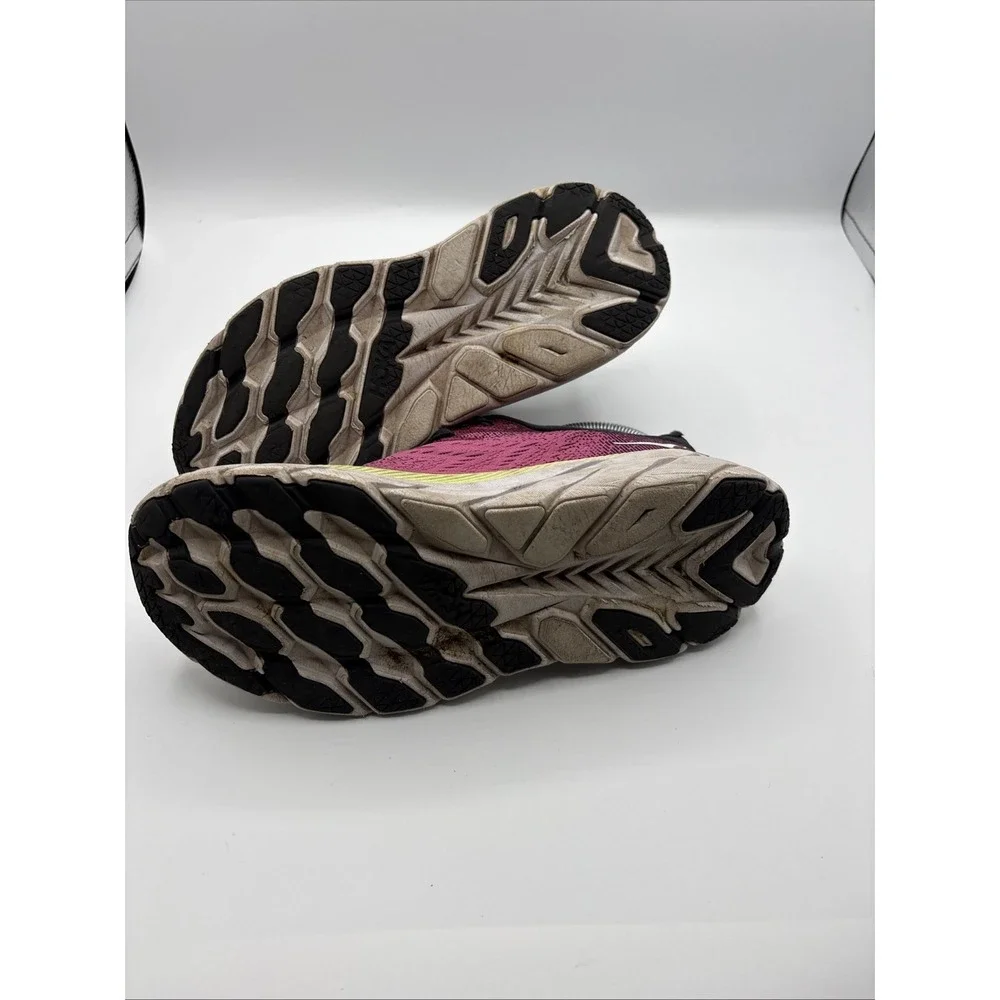 Hoka One One Clifton 8 Sneakers Womens Size 7B Pink Training Gym Athleisure READ